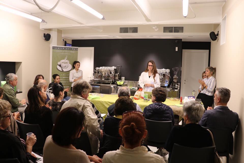 Degustazione del caffè verde in Torrefazione: tutta la dolcezza e i  benefici del caffè crudo